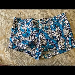 Lilly Pulitzer blue and white Walsh short
